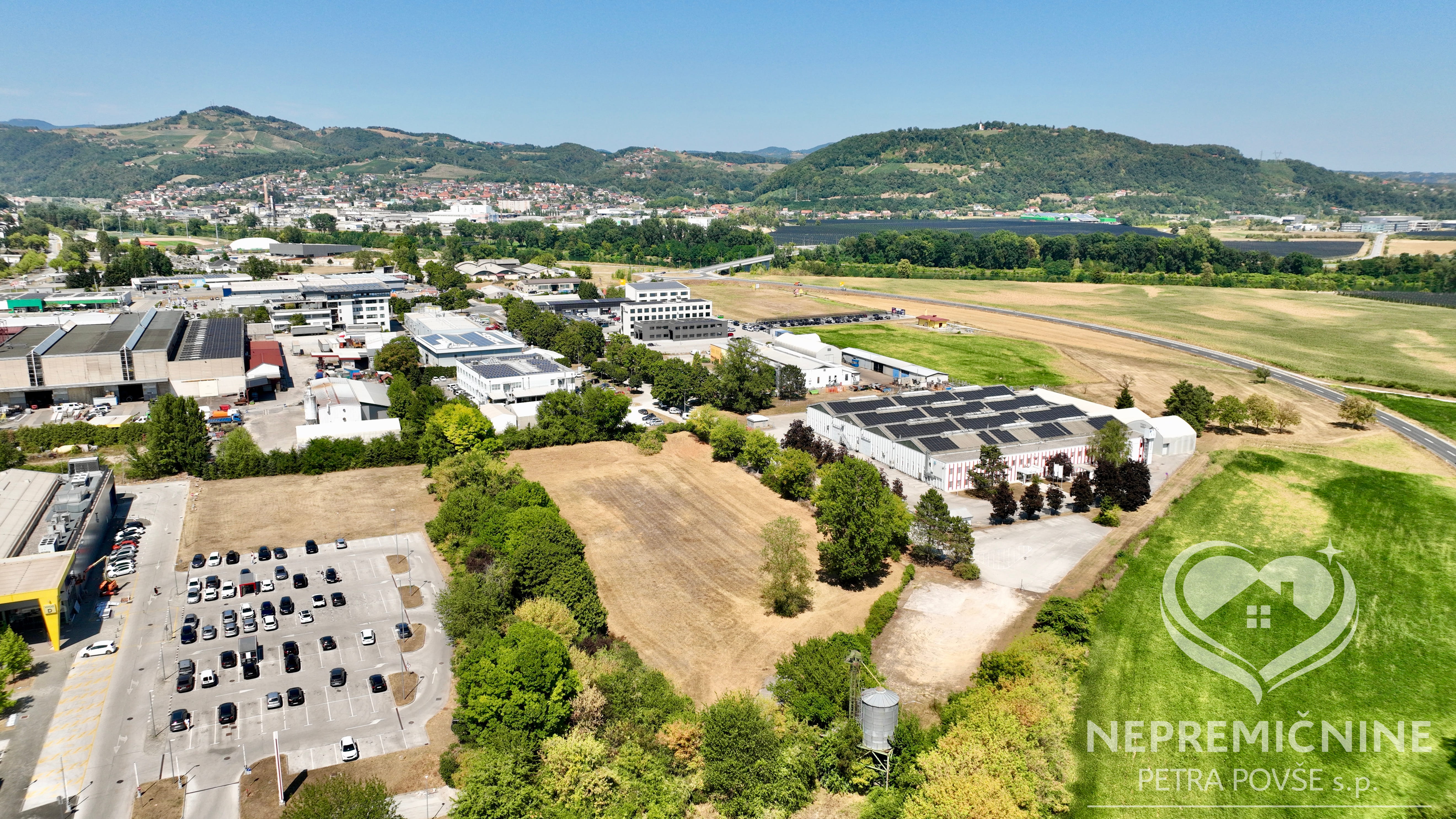 INVESTICIJSKO ZEMLJIŠČE V POSLOVNI CONI ŽADOVINEK