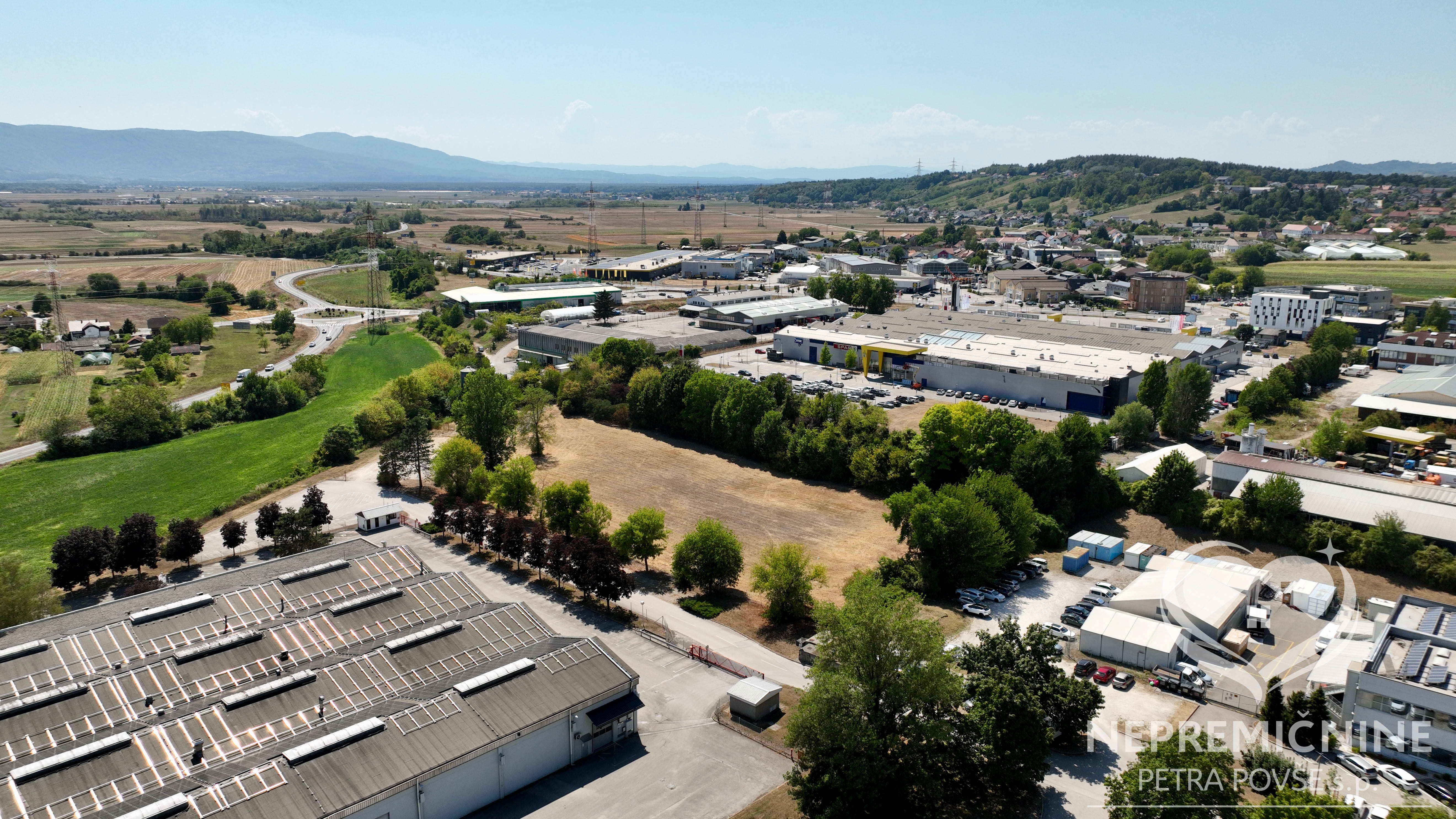 INVESTICIJSKO ZEMLJIŠČE V POSLOVNI CONI ŽADOVINEK