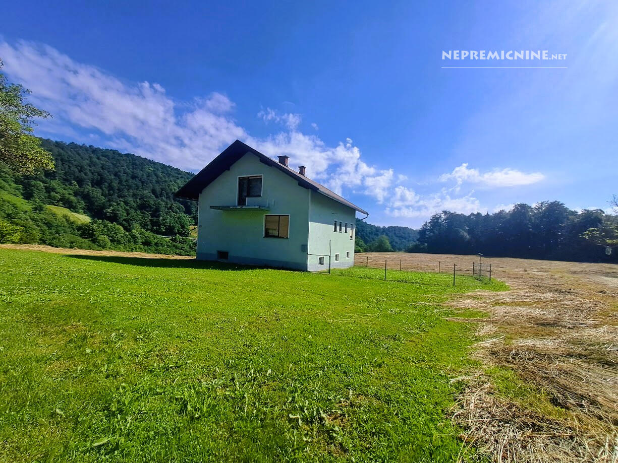 Posestvo z domačijo in 11,7 ha zemljišča