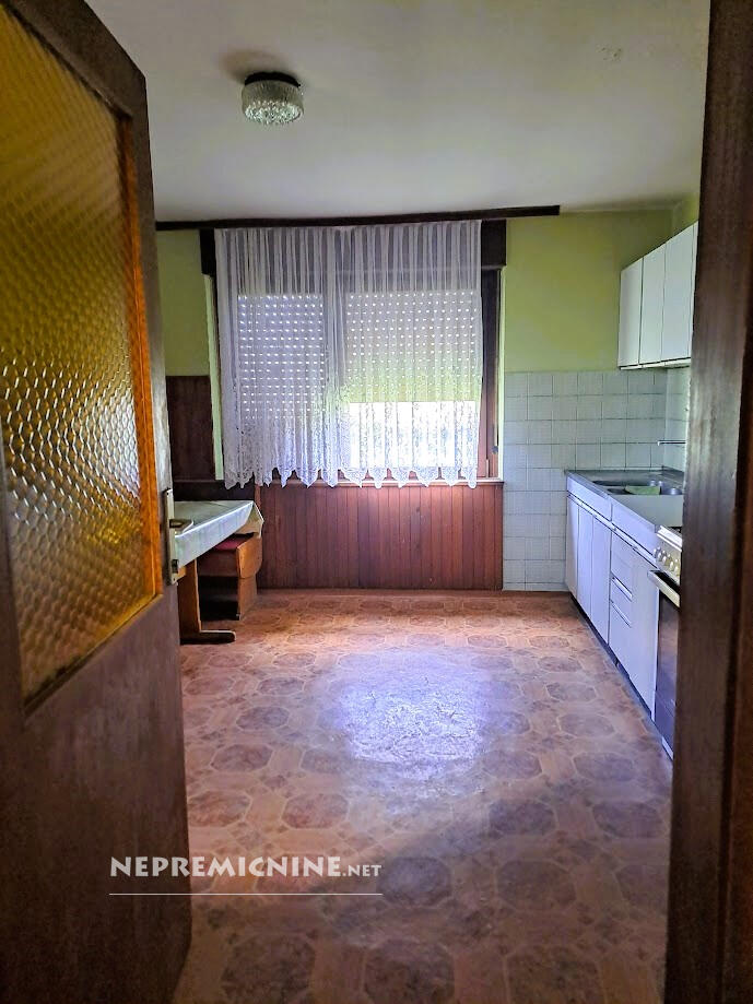 Posestvo z domačijo in 11,7 ha zemljišča